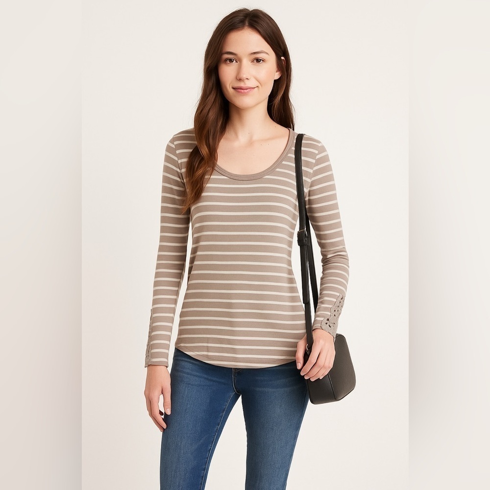Free People boho colorblock tee top. Accent sleeves. Size M